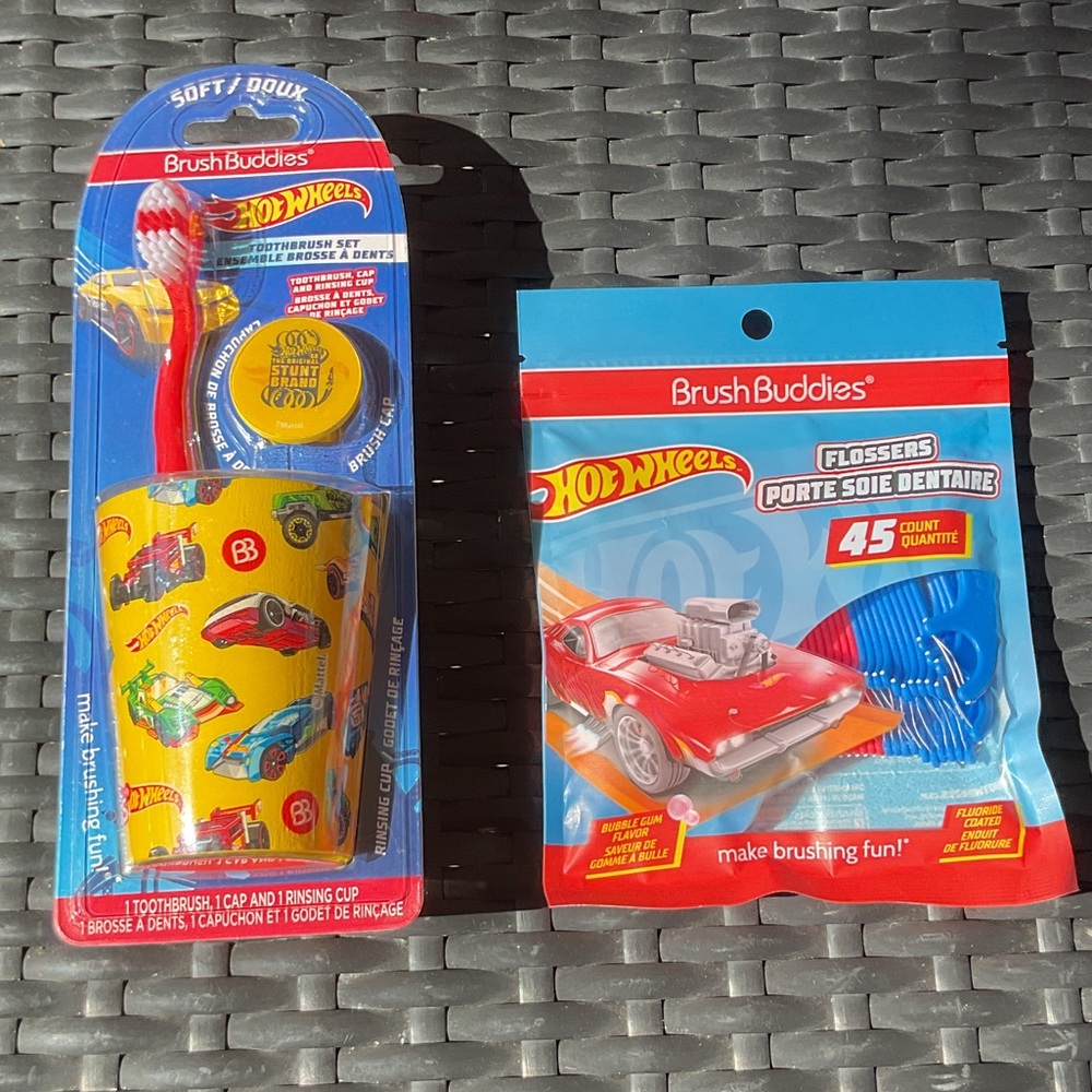 Hot Wheels soft Toothbrush Set with Flossers, cup and cover Brush Buddies new
